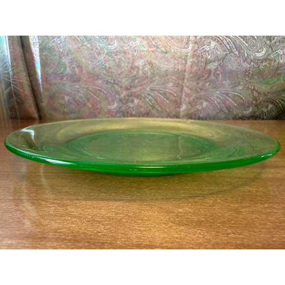 Vintage 7 1/2” uranium glass luncheon plate - Picture 8 of 10